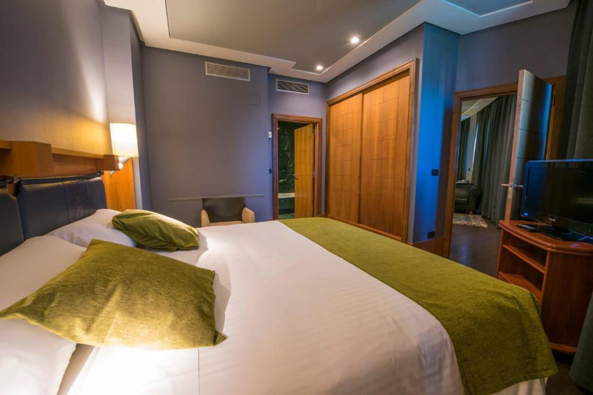 拉库阿大酒店 维多利亚-加斯特伊兹 外观 照片 A bedroom at the hotel