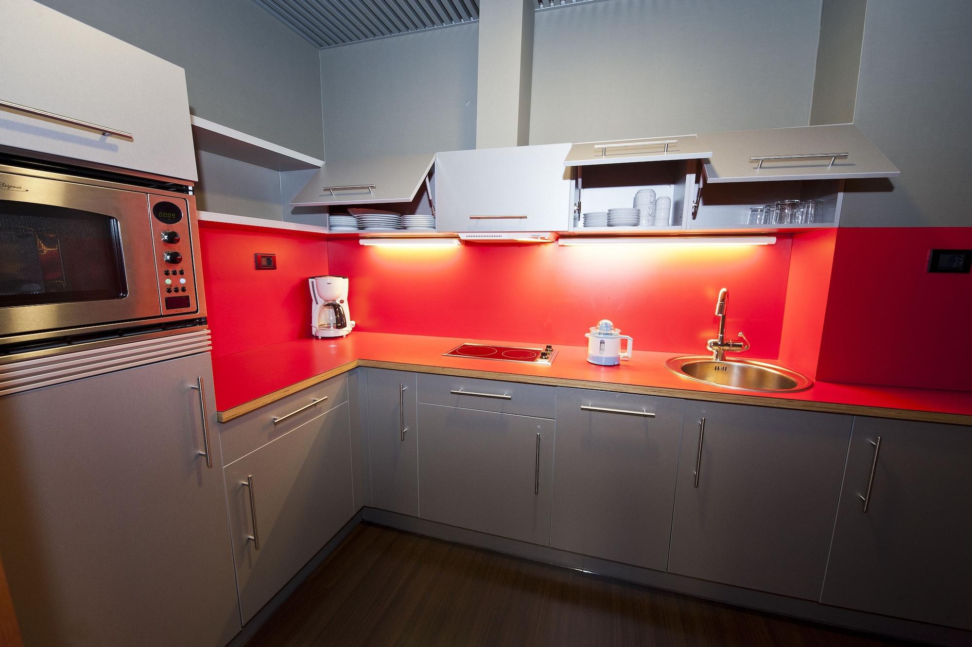 拉库阿大酒店 维多利亚-加斯特伊兹 外观 照片 A kitchen at the University of Cambridge