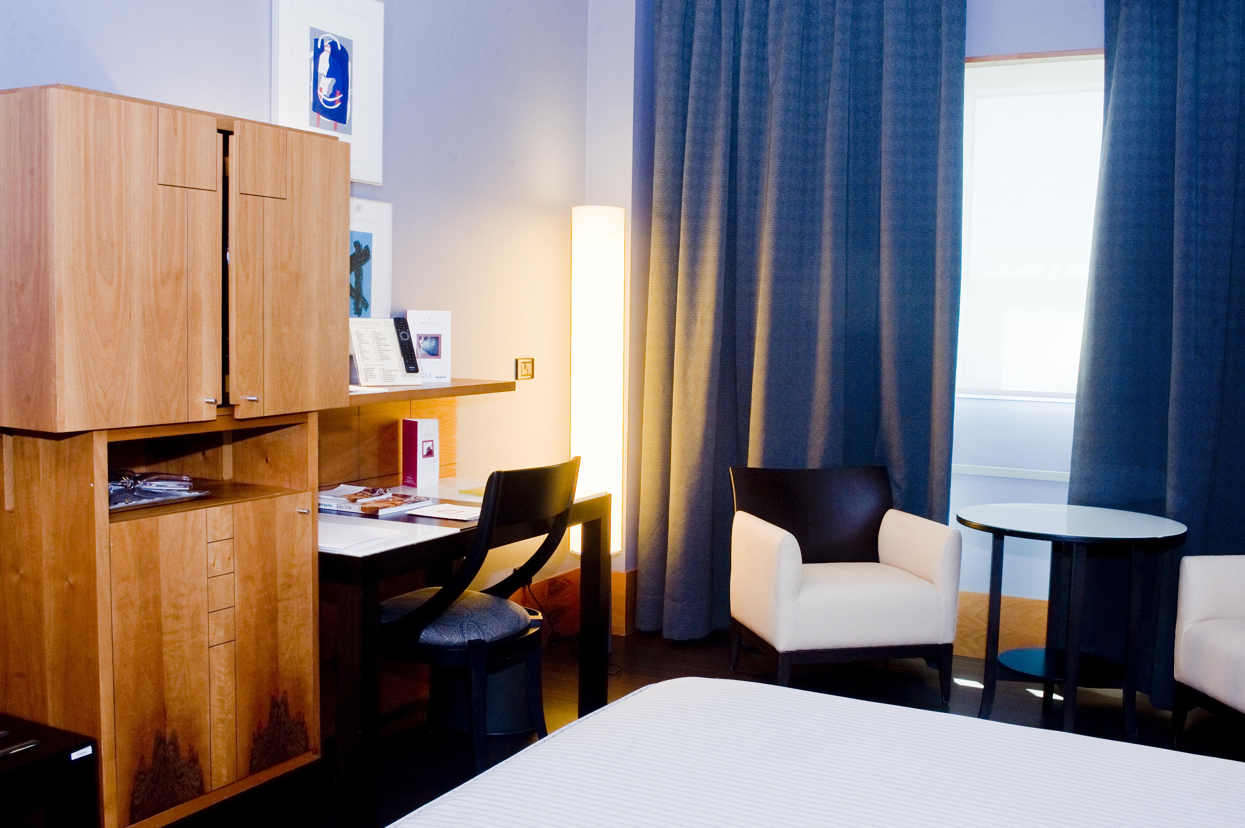 拉库阿大酒店 维多利亚-加斯特伊兹 外观 照片 A typical room at the hotel