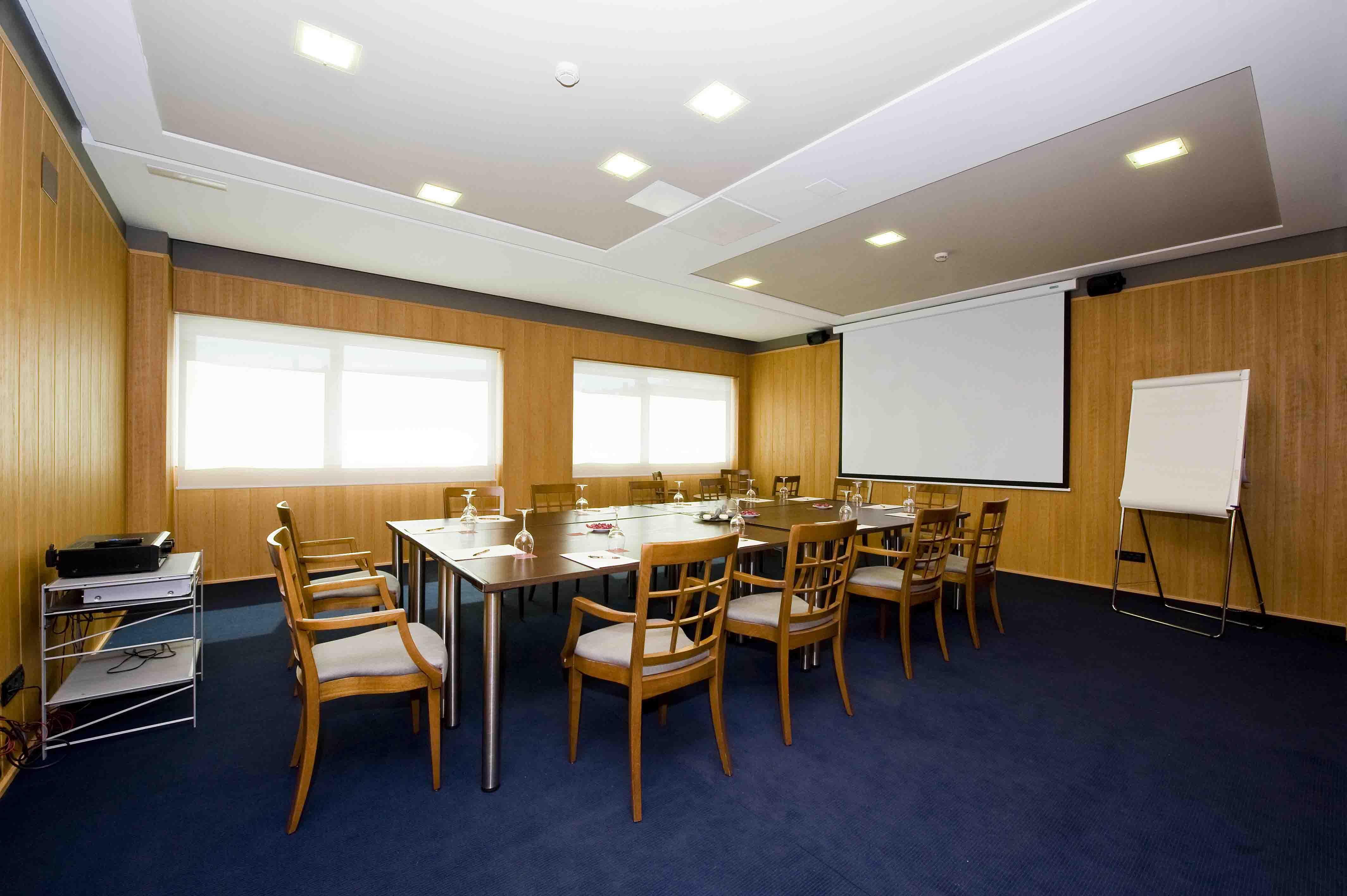 拉库阿大酒店 维多利亚-加斯特伊兹 外观 照片 Meeting room