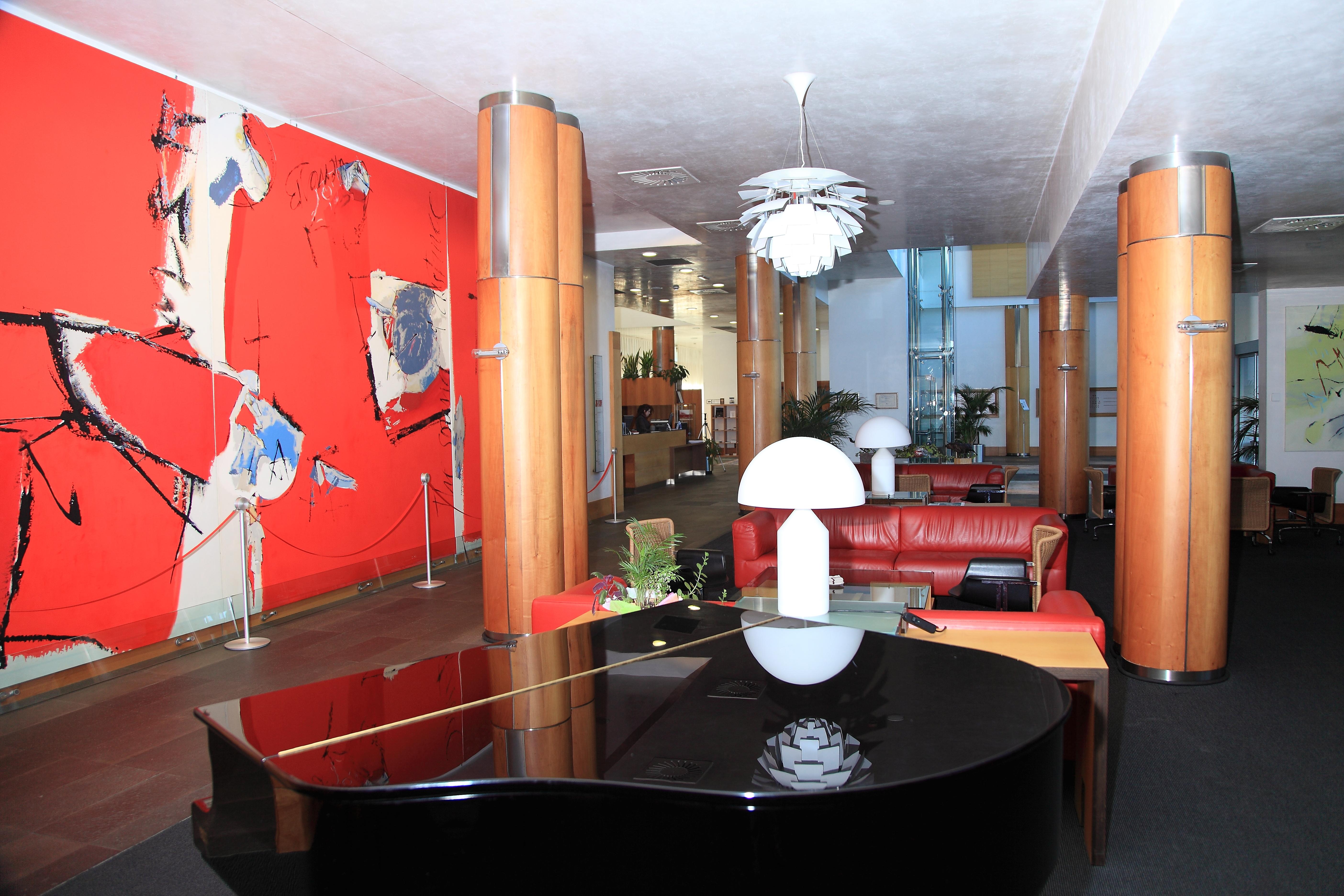 拉库阿大酒店 维多利亚-加斯特伊兹 外观 照片 The lobby of the hotel