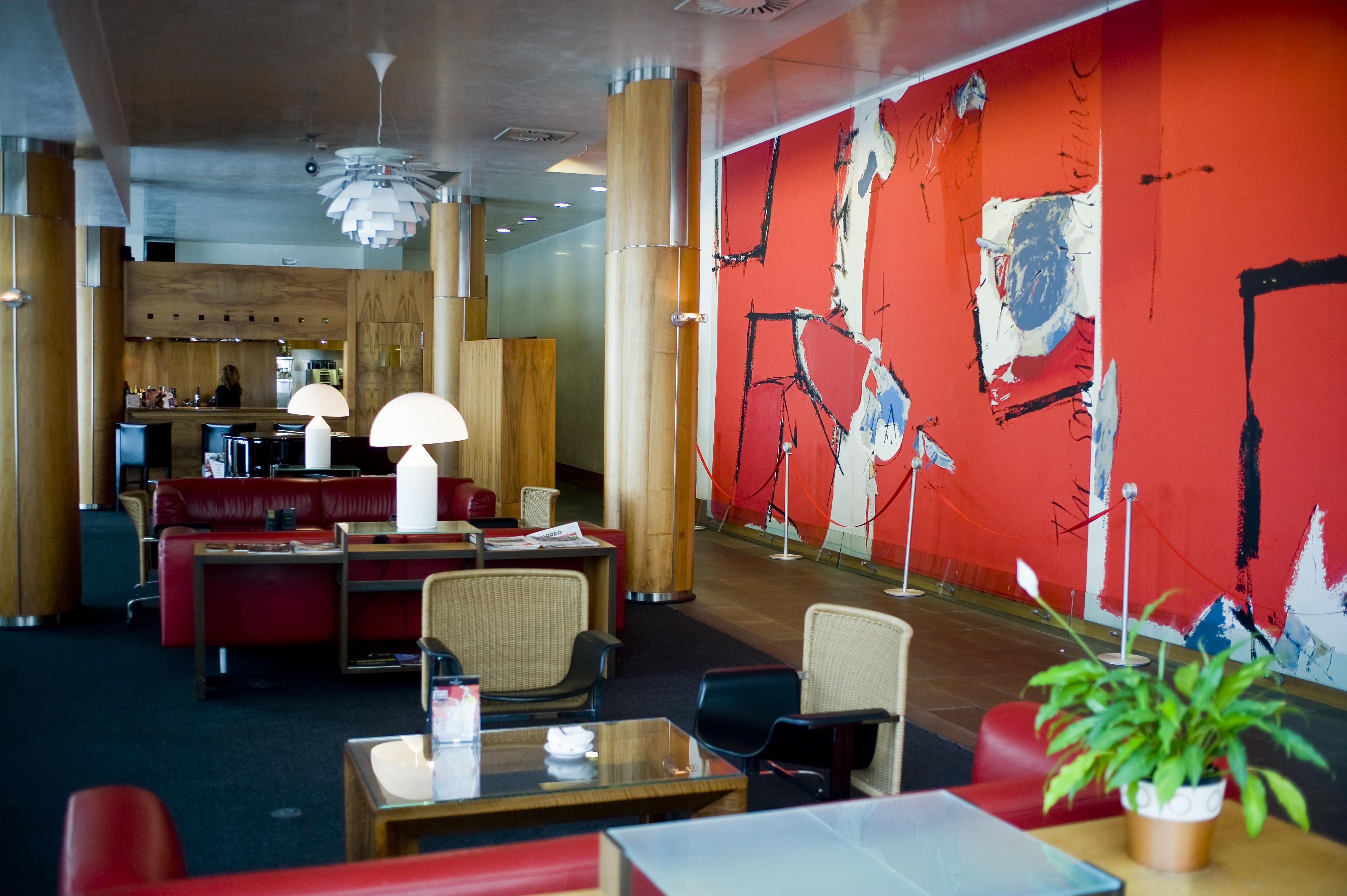 拉库阿大酒店 维多利亚-加斯特伊兹 外观 照片 The lounge at the airport