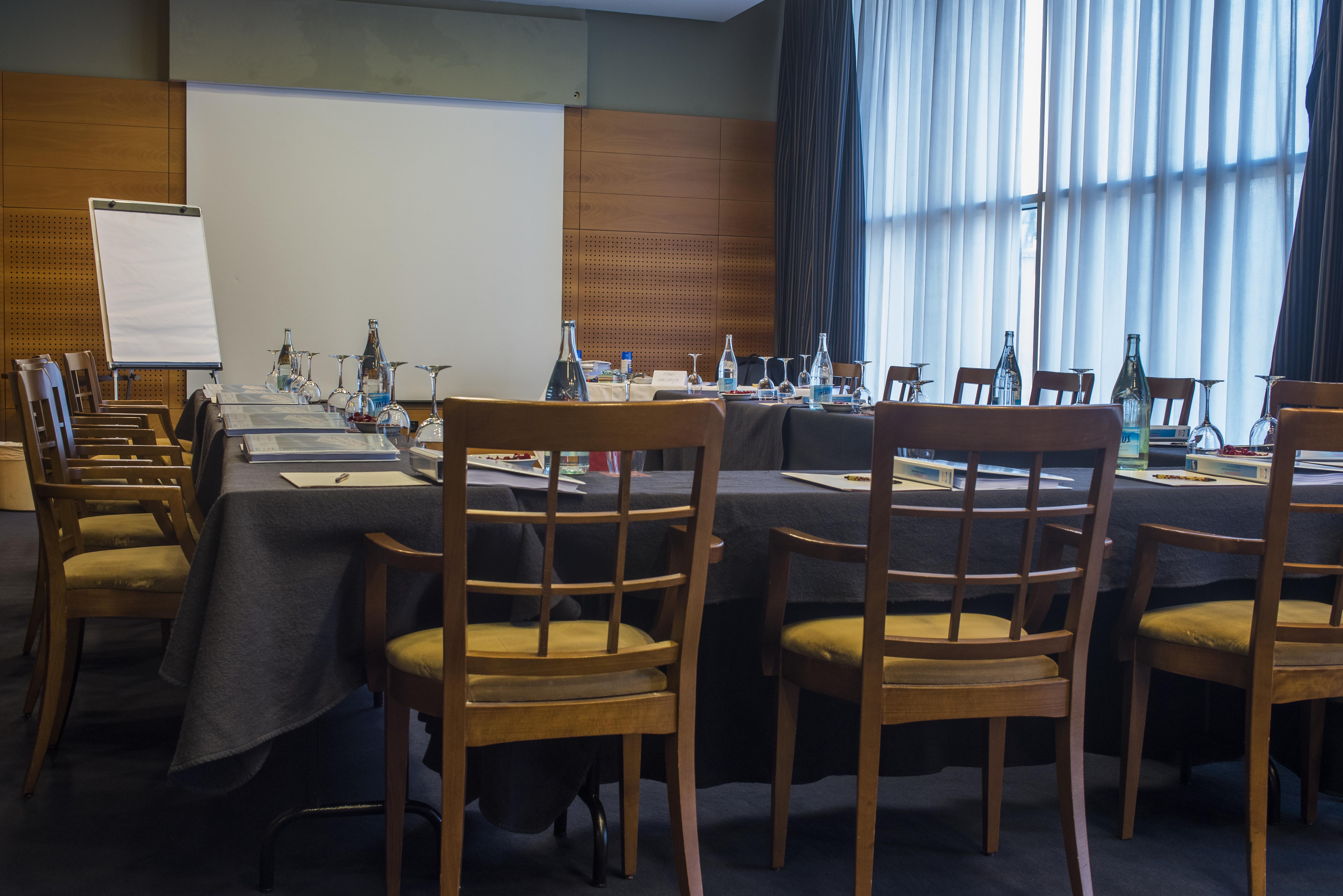 拉库阿大酒店 维多利亚-加斯特伊兹 外观 照片 A meeting room at the hotel