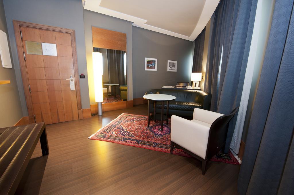 拉库阿大酒店 维多利亚-加斯特伊兹 外观 照片 A suite at the hotel