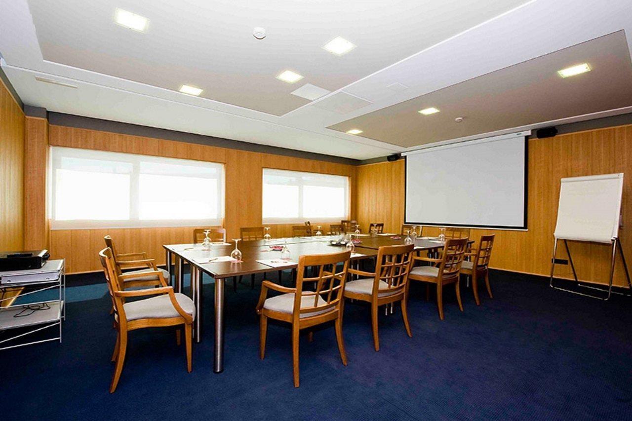 拉库阿大酒店 维多利亚-加斯特伊兹 外观 照片 Meeting room