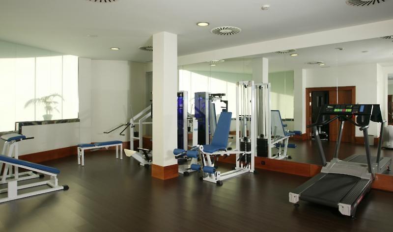 拉库阿大酒店 维多利亚-加斯特伊兹 外观 照片 A gym in a hotel