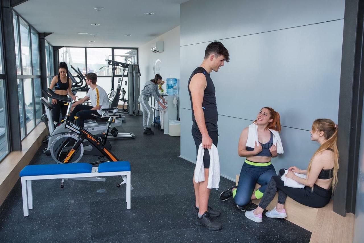 拉库阿大酒店 维多利亚-加斯特伊兹 外观 照片 The gym at the University of Novi Sad
